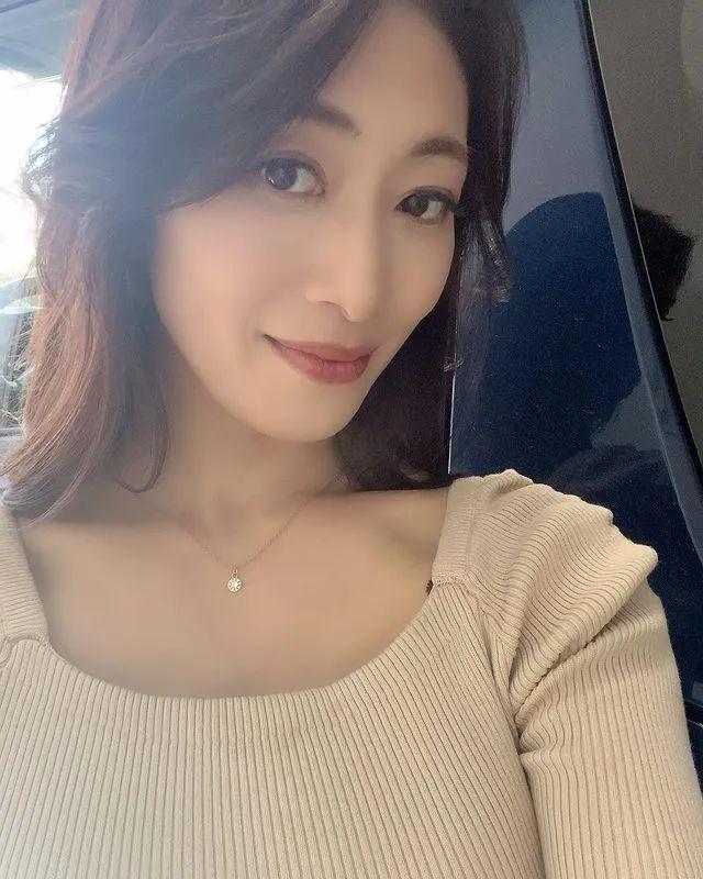 小早川憐子最新動態(tài)，從熒屏到現(xiàn)實，她的魅力持續(xù)閃耀